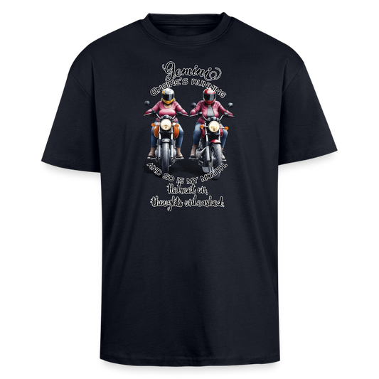 Kaksoset pyörän päällä – horoskooppiprintti unisex - Paksu Oversized T-paita - laivastonsininen