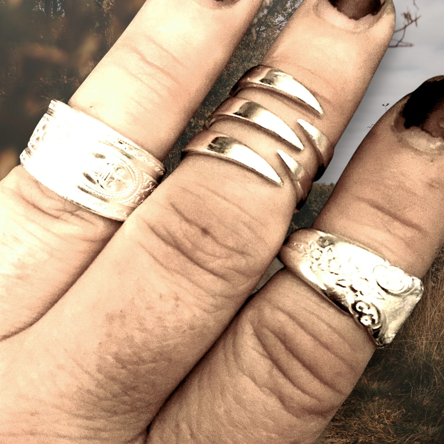 Hellundian muistojen koruja - aterinkorut: lusikka, haarukka, veitsi