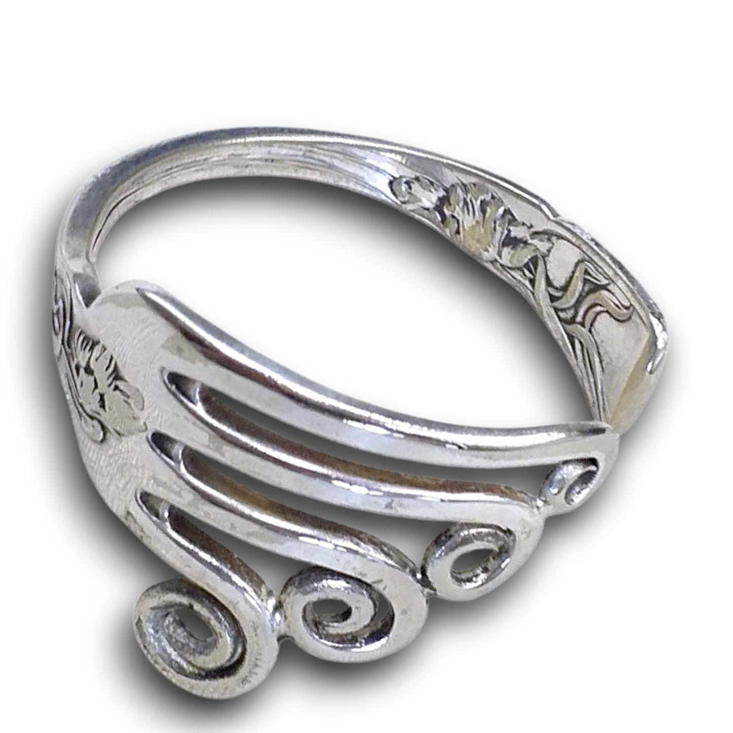 Hellundian muistojen koruja - aterinkorut: lusikka, haarukka, veitsi