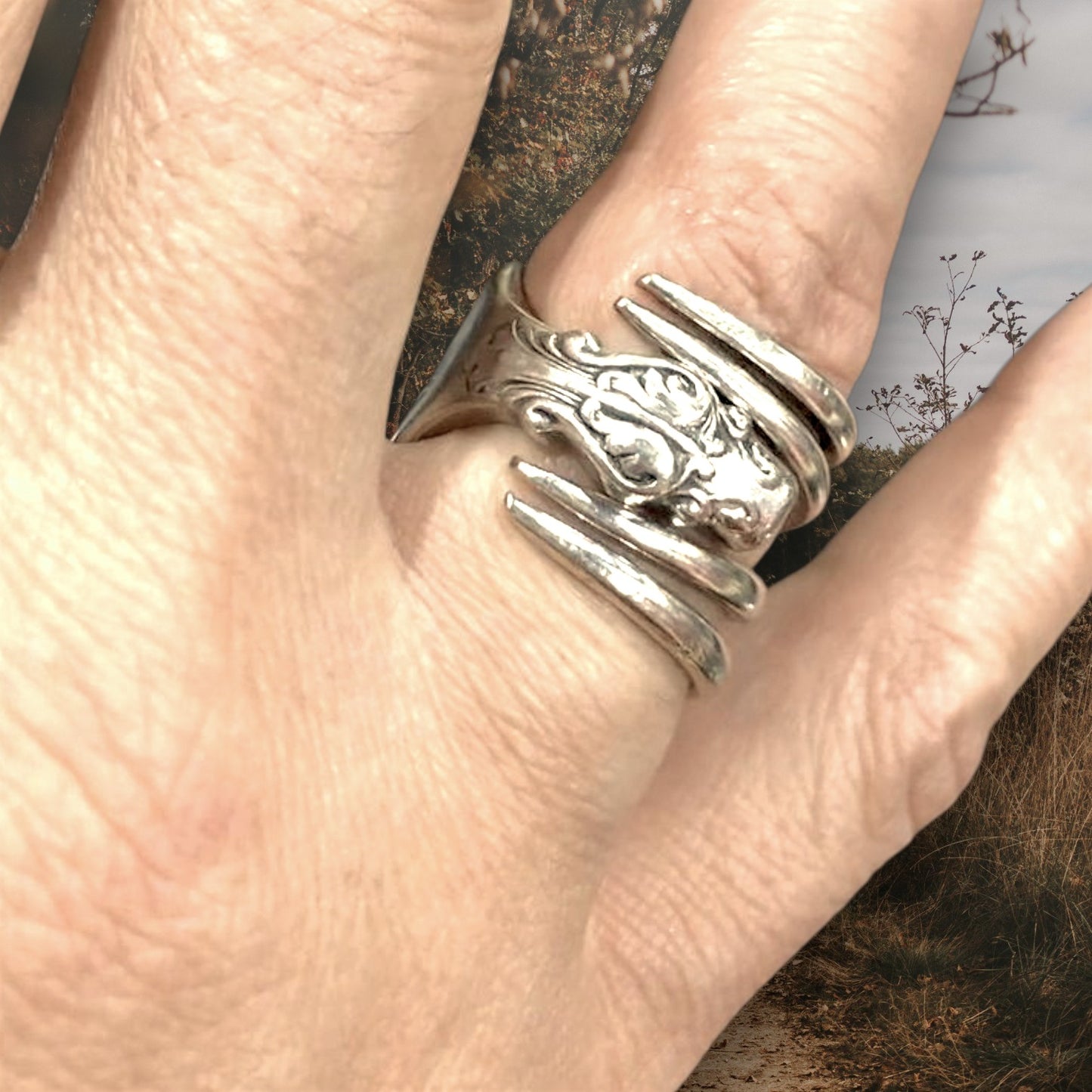 Hellundian muistojen koruja - aterinkorut: lusikka, haarukka, veitsi