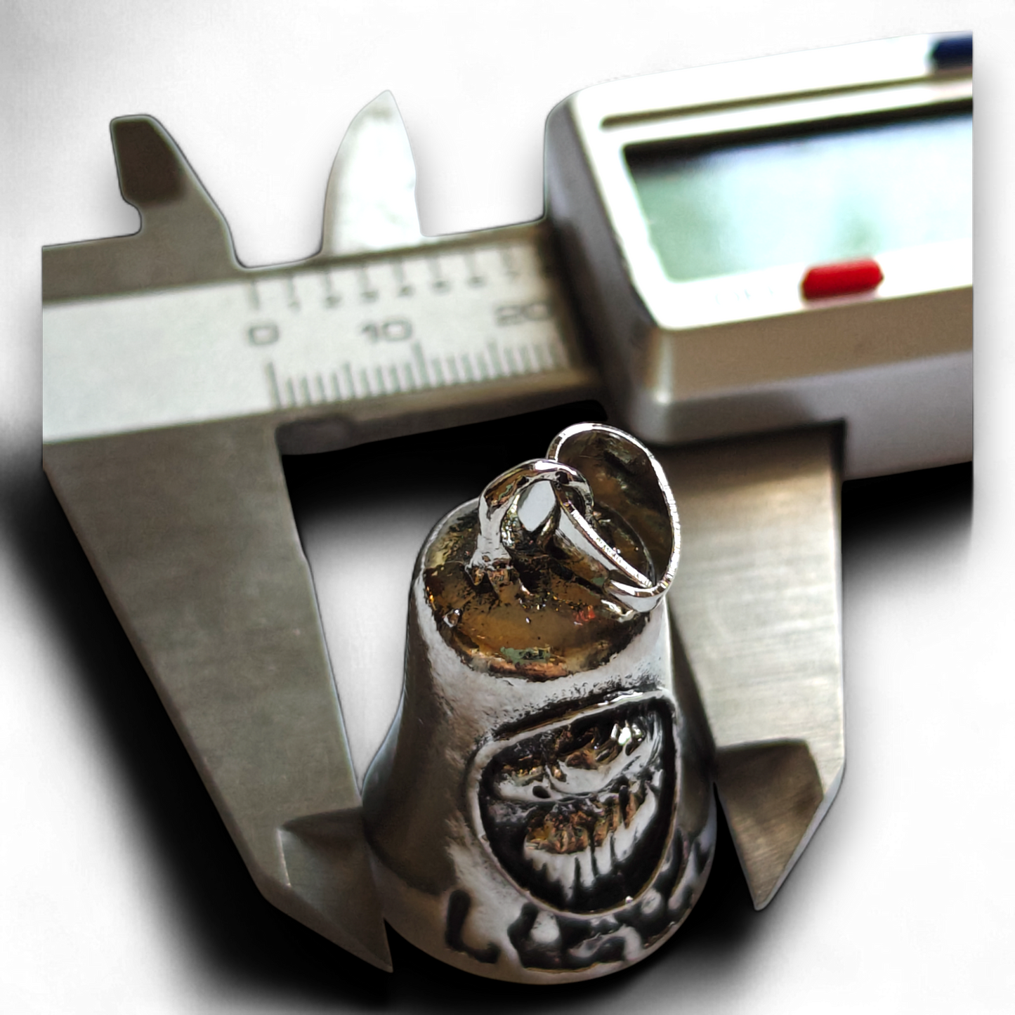 Pirunkello - Motorist's protective watch: middle age