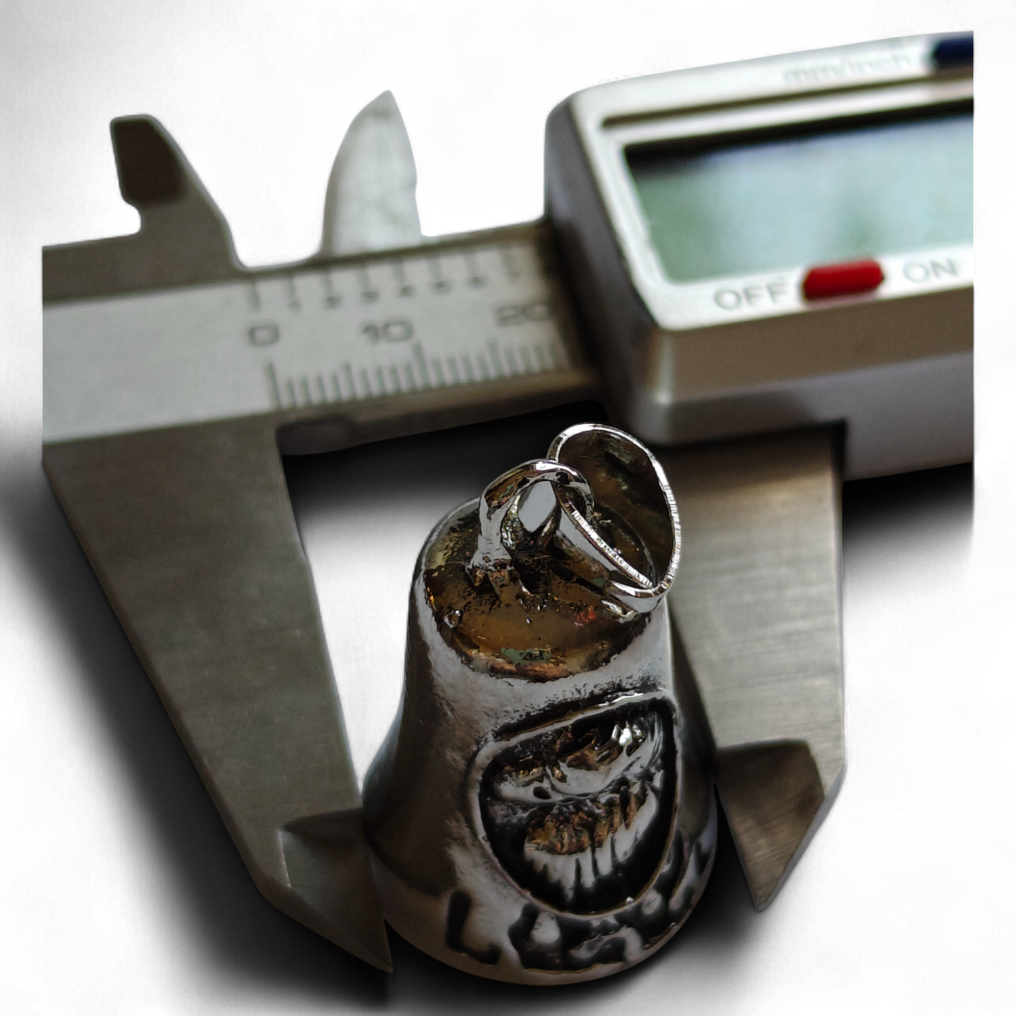 Pirunkello - Motorist's protective watch: middle age