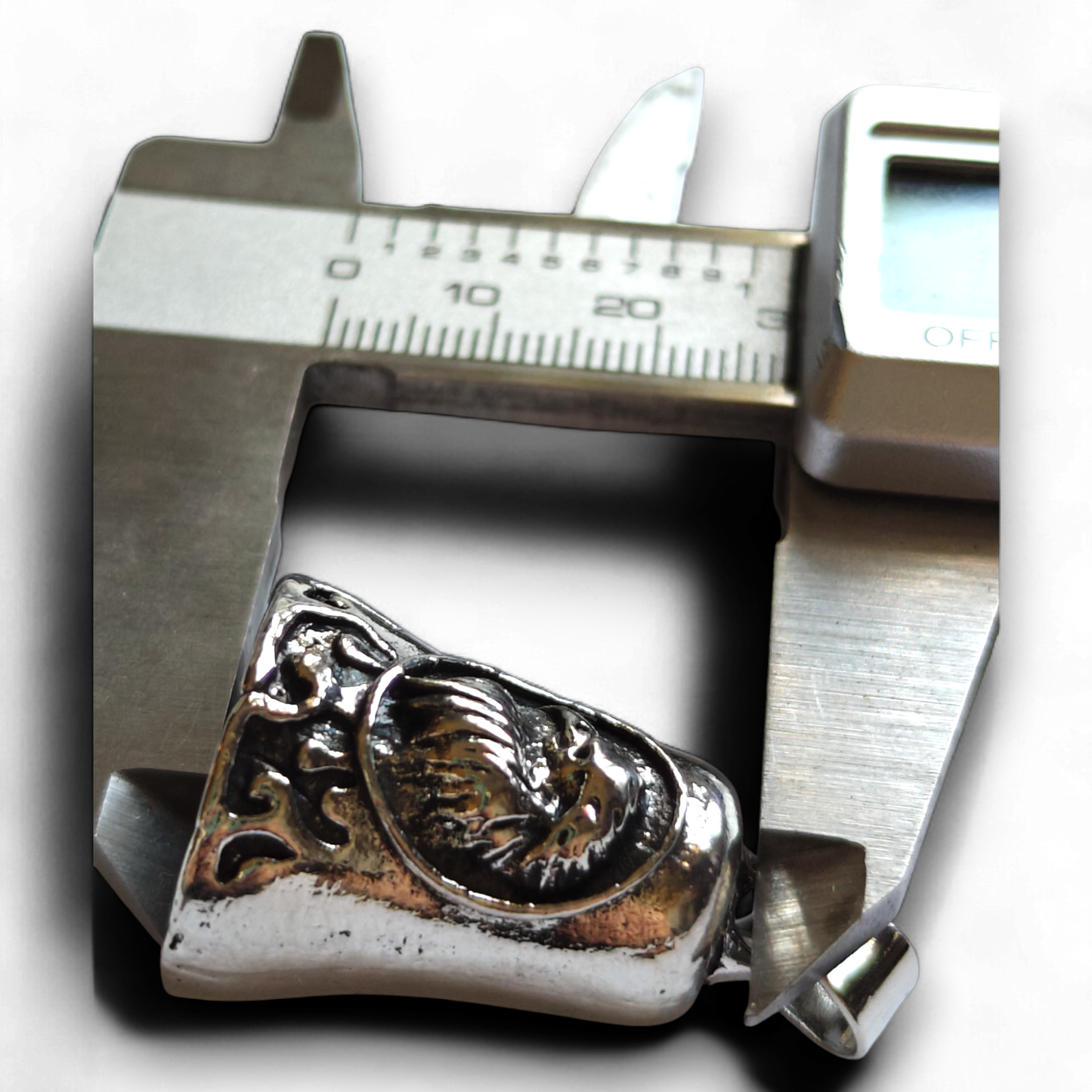 Pirunkello - Motorist's protective watch: middle age