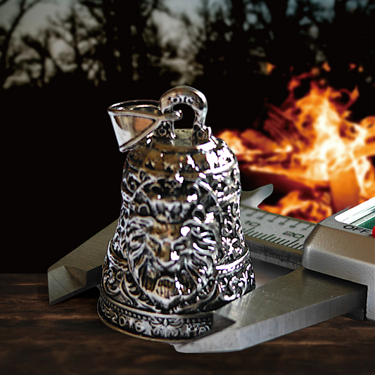 Pirunkello - Motoristin suojakello: Leijona ja hulmuava harja