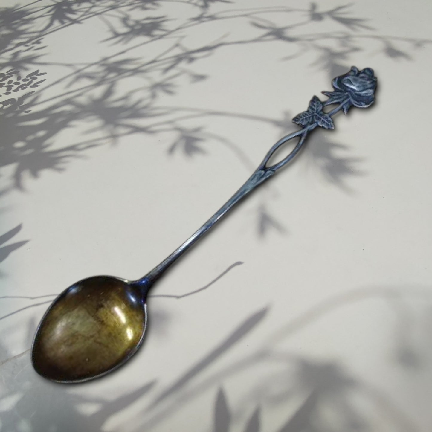 Hellundian muistojen koruja - aterinkorut: lusikka, haarukka, veitsi