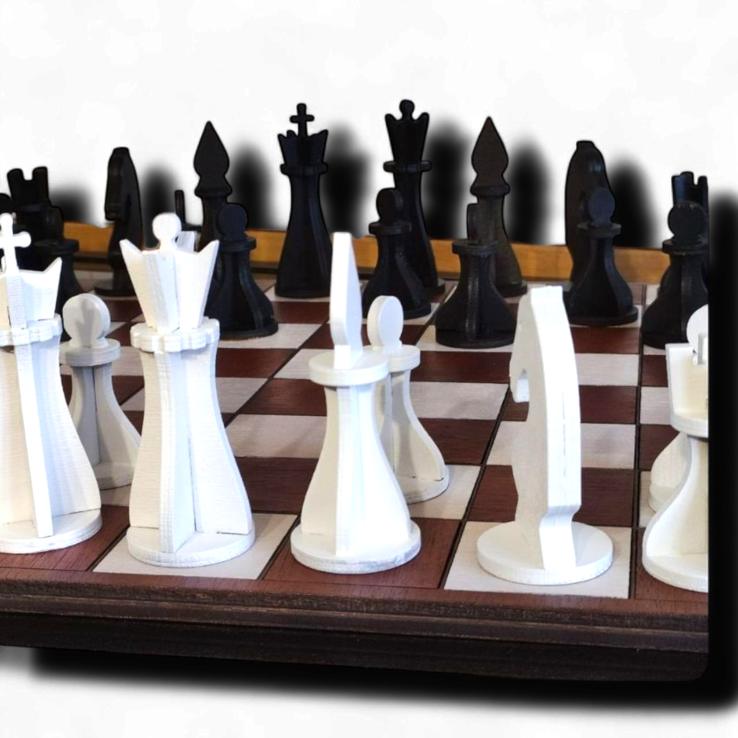 Chess - vanerista tehty shakkipeli