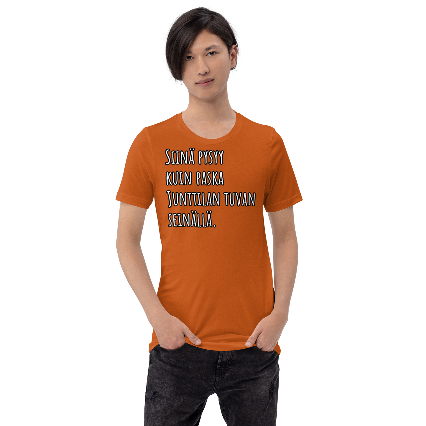 Unisex t-paita - Siinä pysyy, kuin paska Junttilan tuvan seinällä.