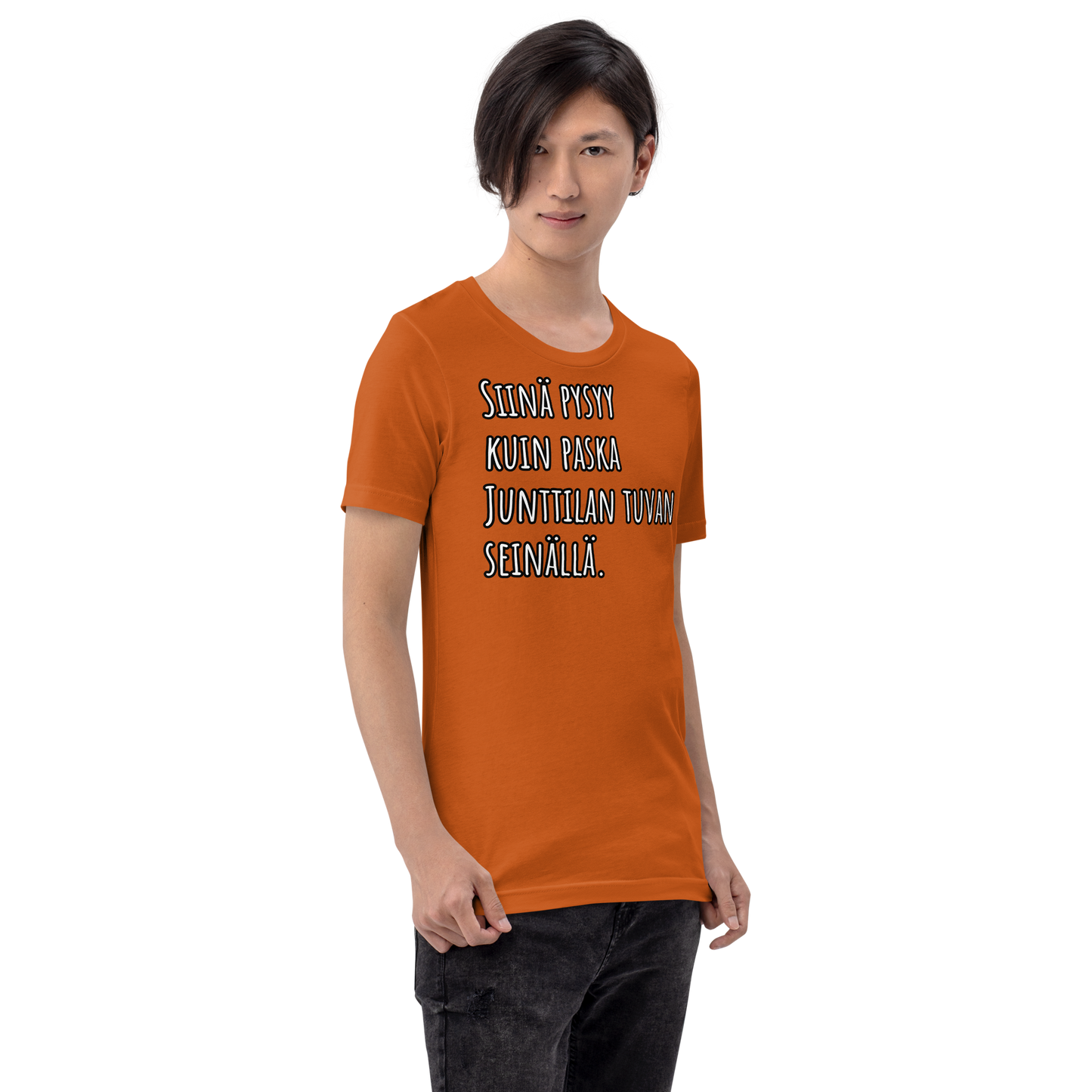 Unisex t-paita - Siinä pysyy, kuin paska Junttilan tuvan seinällä.
