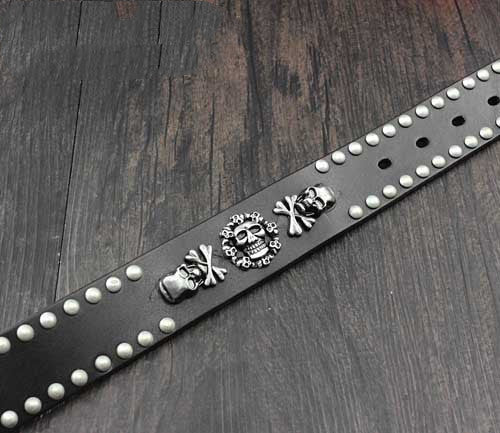 Leather belt with main skull rivets - style and attitude