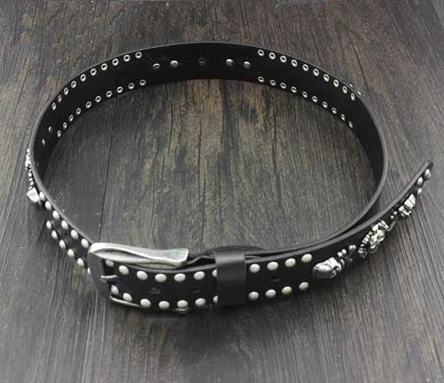 Leather belt with main skull rivets - style and attitude