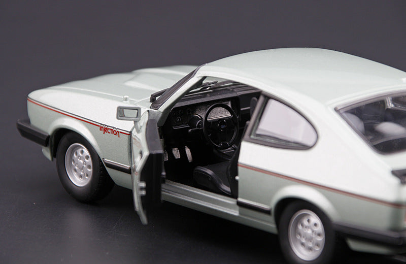 1982 Ford Capri Classic – Pienoismalli, joka vie sinut menneisyyteen