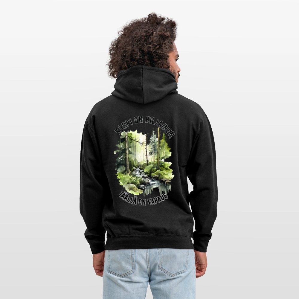 Huppari ”unisex”  korpi on hiljainen täällä on vapaus - musta