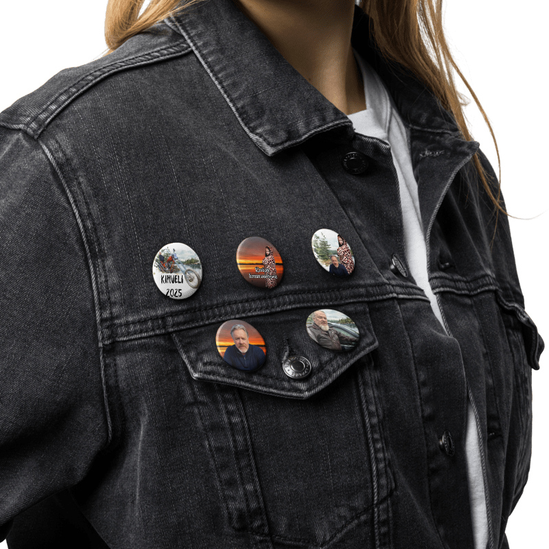 Helllive vahva Pinssi omalla kuvalla 5cm tai 3,5 cm