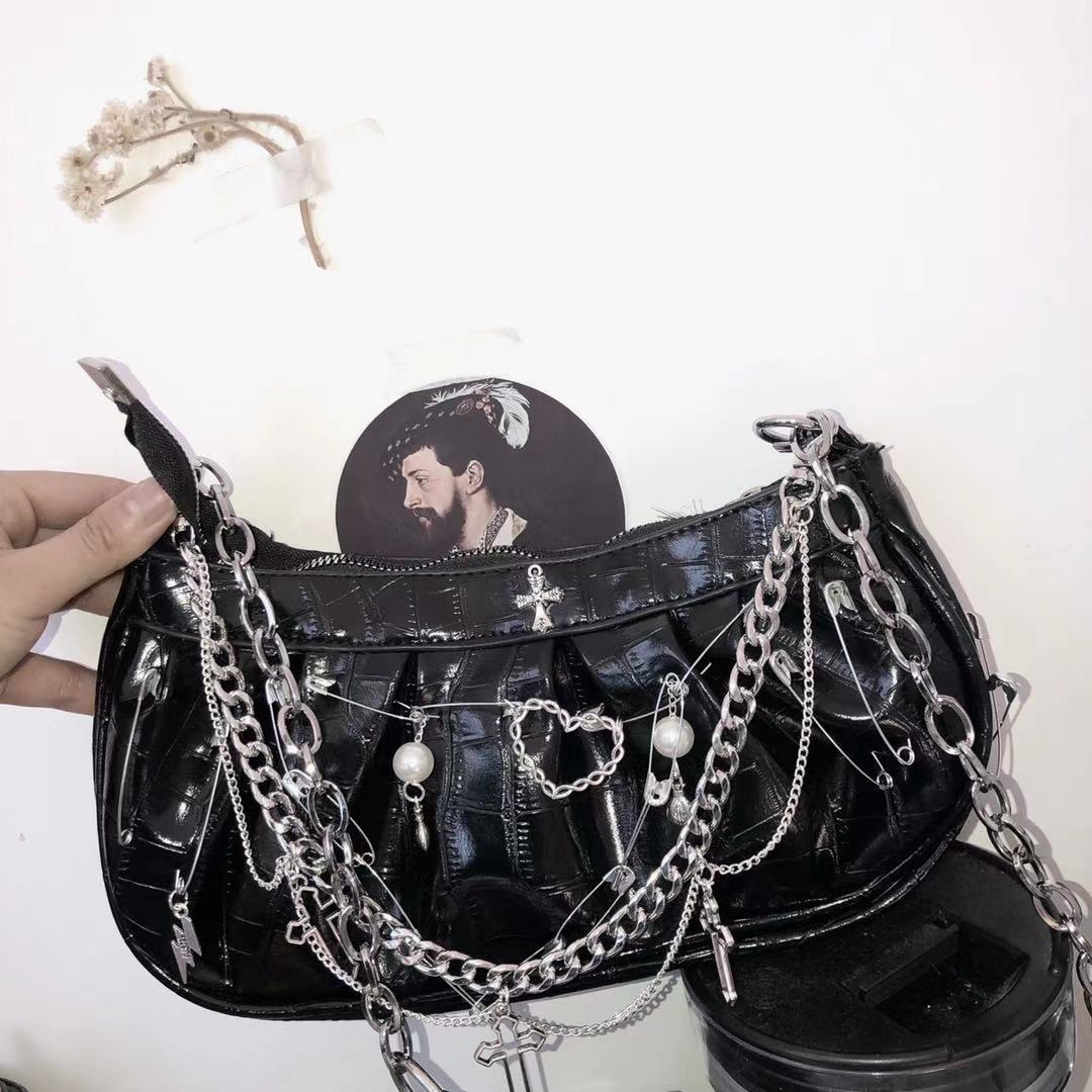 Retro Gothic Patent Leather Dumplings Folded All-match Crossbody Bag