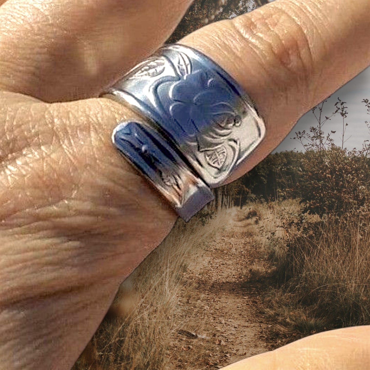 Hellundian muistojen koruja - aterinkorut: lusikka, haarukka, veitsi