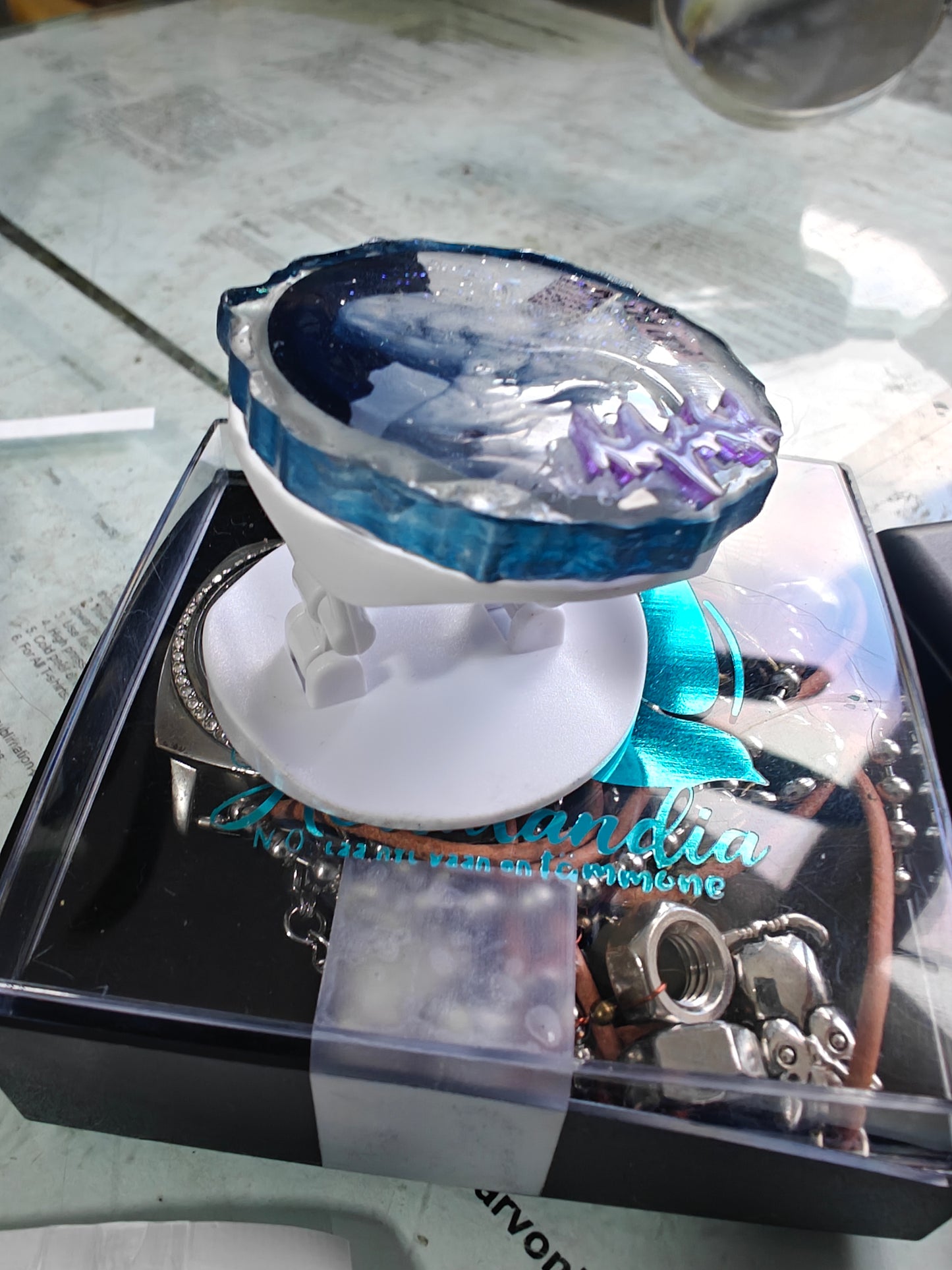 KOURAKIEKKO — puhelimen otehela, tehty käsin Hellundian pajalla popsocet