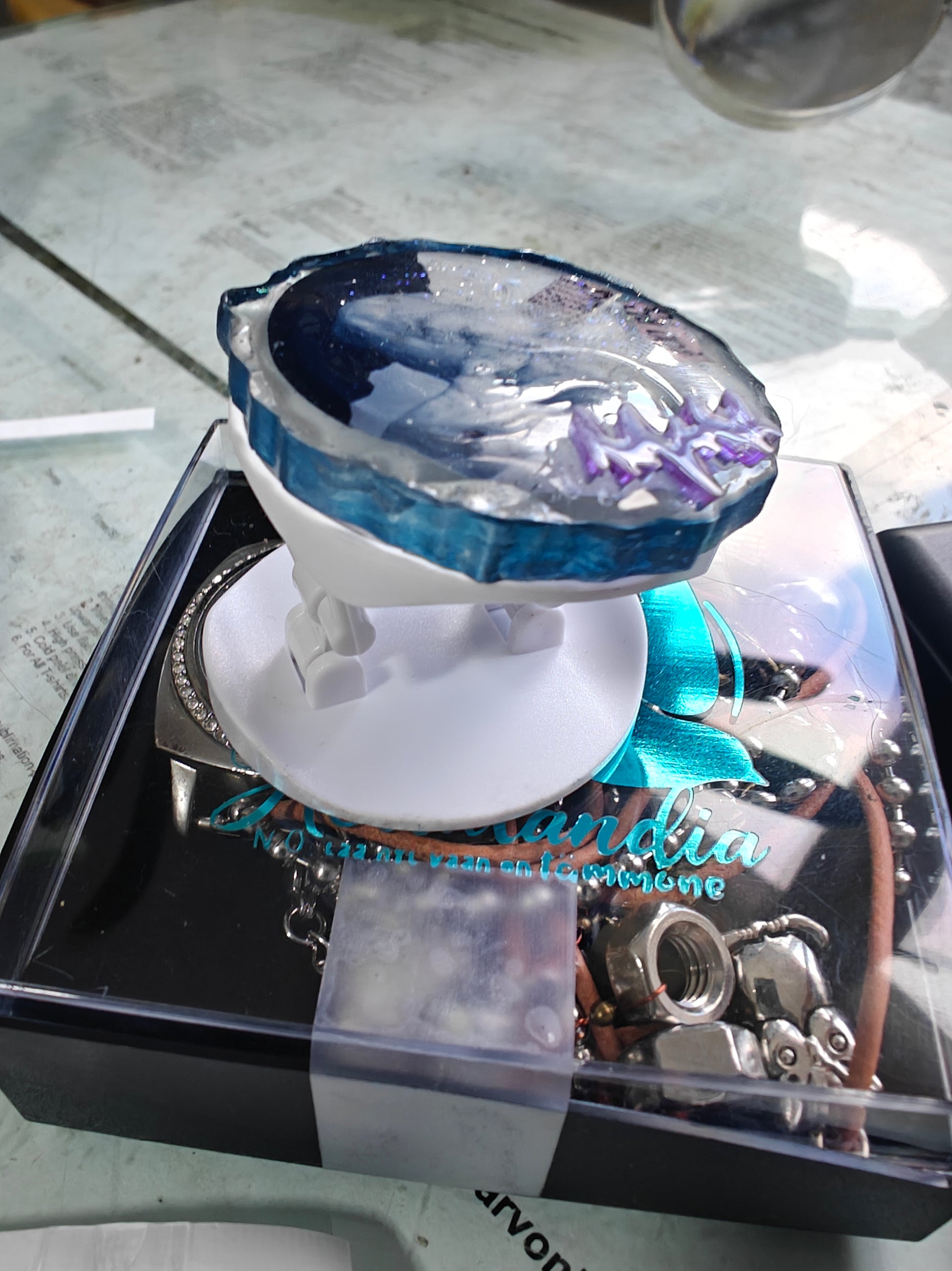 KOURAKIEKKO — puhelimen otehela, tehty käsin Hellundian pajalla popsocet