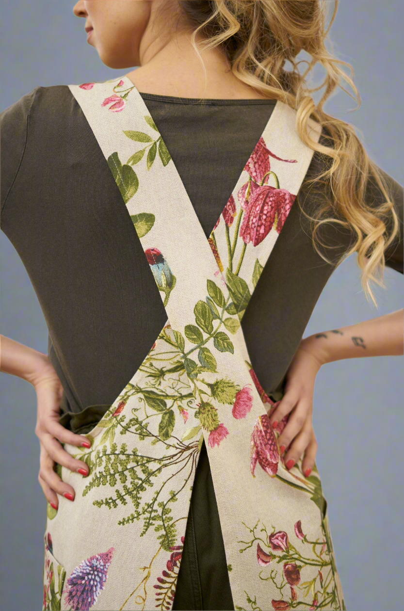Kukallinen Essu – Keittiön Kuningattarelle - Ladies' Apron with Crossed Straps - Botanico