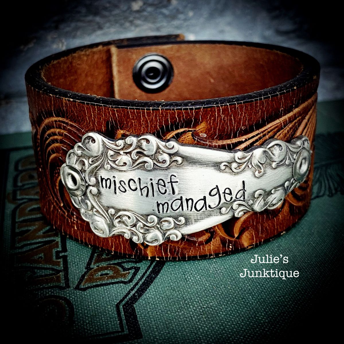 Hellulandian muistojen koruja - aterinkorut: lusikka, haarukka, veitsi