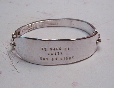 Hellundian muistojen koruja - aterinkorut: lusikka, haarukka, veitsi