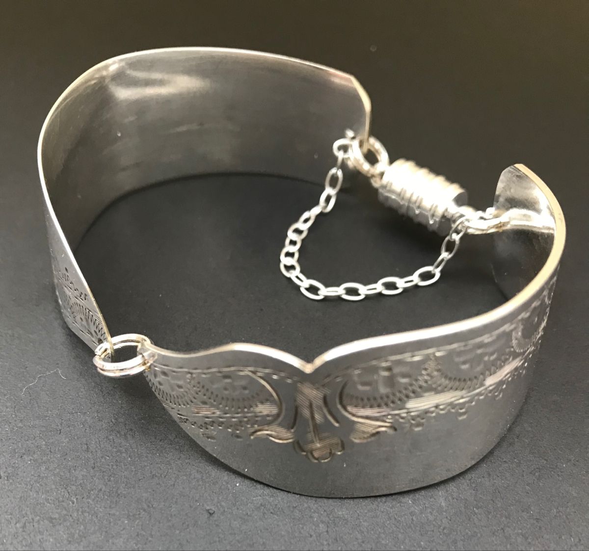 Hellulandian muistojen koruja - aterinkorut: lusikka, haarukka, veitsi